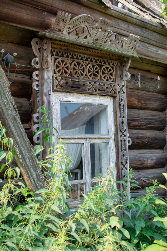 Это мёртвый дом из бывшей деревни Староверово рядом с нашими дачами на Сылве.